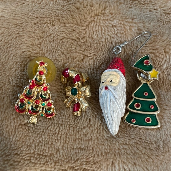 Vintage Lot of 4 SINGLE Christmas Earrings ~ Crafts Or For a Miniature Tree - Picture 1 of 4